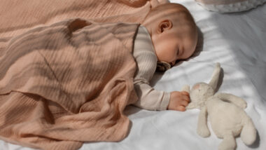Voici les indispensables en linge de lit pour votre bébé